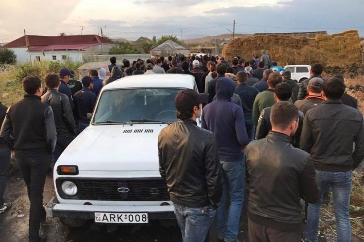 Gürcüstanda ermənilər polisə hücum etdi 