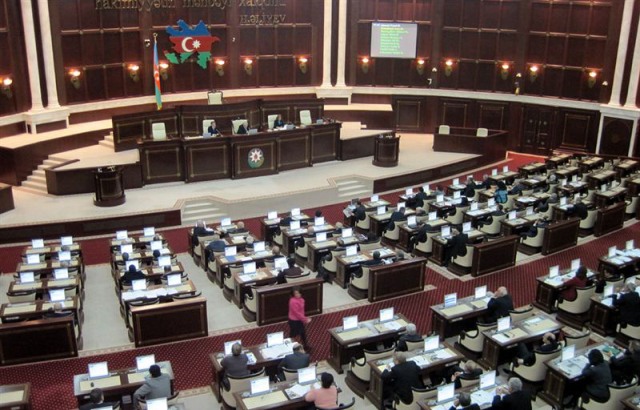 Parlament hərbi xidmətlə bağlı dəyişikliyə “hə” dedi