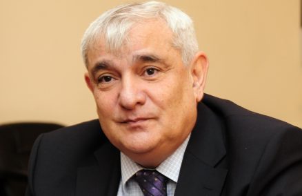Kamal Abdulla Kamal Abdullayevi təbrik etdi