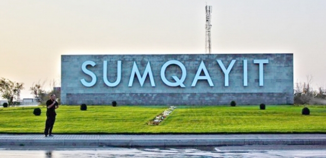 Sumqayıtda sel məktəbin yolunu kəsdi - Şagirdlər dərsə gələ bilmədi 