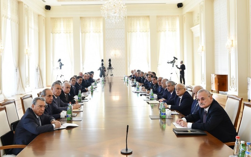 Prezident hökumətin iclasını keçirdi