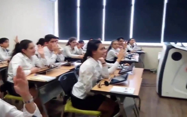 İşdən çıxarılan müəllim məktəbi məhkəməyə verdi, qalib gəldi