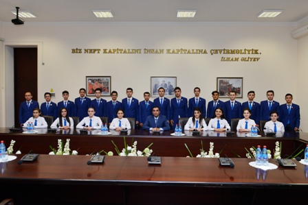 Rektor Prezident təqaüdçüləri ilə görüşdü