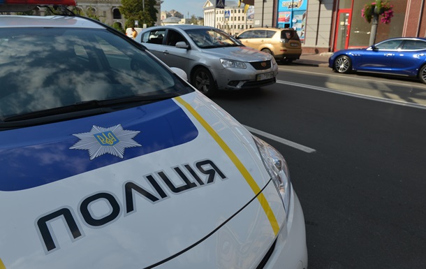 Ukraynada avtomobil kütləyə çırpıldı: 6 ölü
