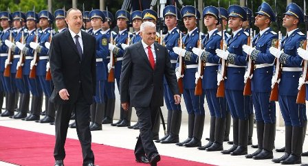 İlham Əliyev Binali Yıldırımı təbrik etdi