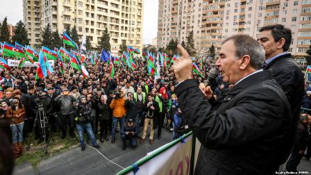 Milli Şura mitinq keçirib