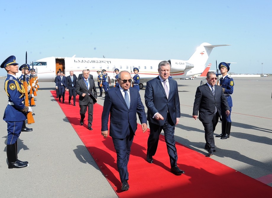 Gürcüstanın baş naziri Bakıya gəldi