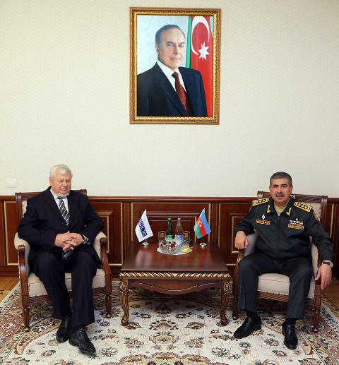 Zakir Həsənov Anjey Kaspşiklə cəbhədəki vəziyyətdən danşdı