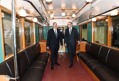 Prezident retro vaqonlarla tanış oldu - FOTO - YENİLƏNİB