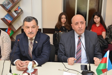 Deputatlar tələbələrlə müzakirə apardılar - FOTO
