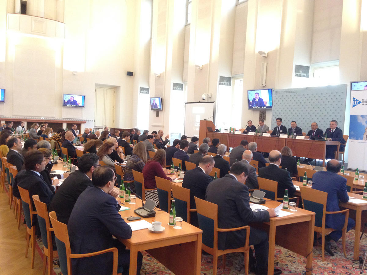 Praqada medianın mədəniyyətlərarası dialoqda rolu müzakirə edilib