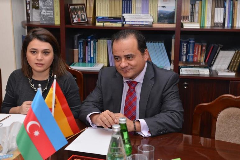 Kamal Abdulla İspaniyalı diplomatla görüşüb
