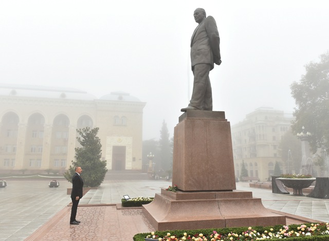 Prezident İlham Əliyev Gəncəyə gedib - FOTOLAR