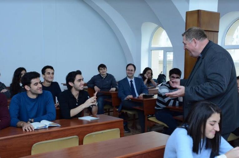 Pan Avropa Universitetinin professoru UNEC-də