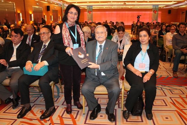 Yeni Türkiyə Strateji Araşdırma Mərkəzi türkçü alimlərə mükafatlar verdi   