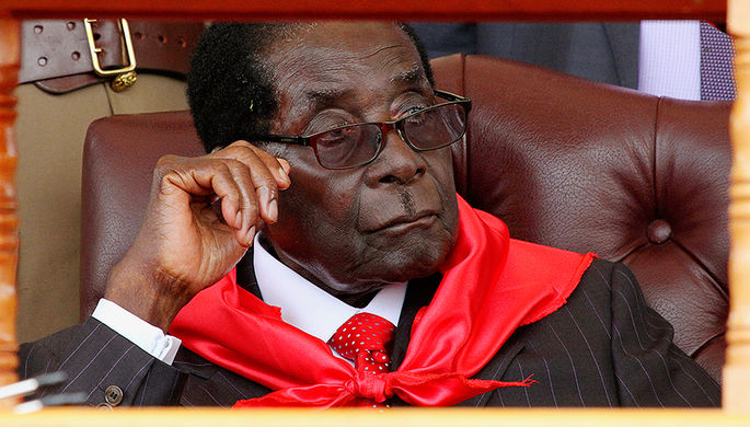 Zimbabve prezidenti çevrilişdən sonra ilk dəfə insanların önünə çıxdı