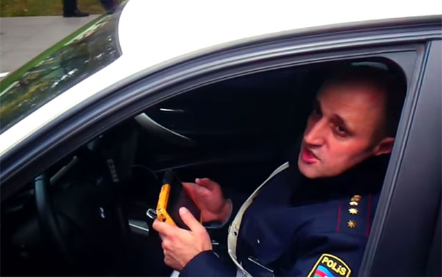 Yol polisi sürücünü hədələdi: “Sənin başın partlayar!” - VİDEO