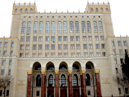 35 yaşadək elmlər doktoru olanlara 5000 manat m&uuml;kafat verilir