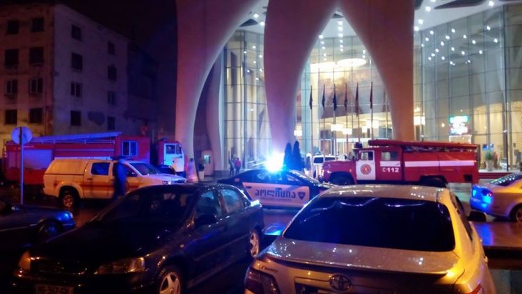 Batumidə otel yandı: 12 ölü, Yenilənib