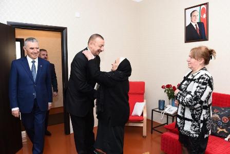 İlham Əliyev k&ouml;&ccedil;k&uuml;n ailəsinin qonağı oldu - FOTOLAR