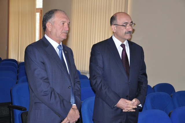 Nazir Yevlaxda mədəniyyət müəssisələrinə baxdı