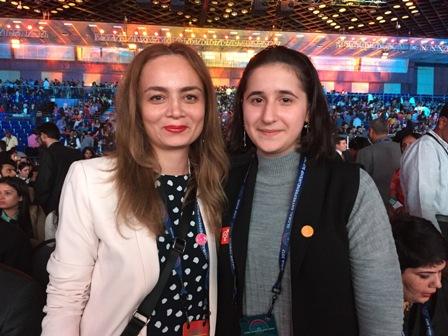 Trampın qızı 15 yaşlı azərbaycanlı sahibkarın ixtirasını alqışlayır - FOTO