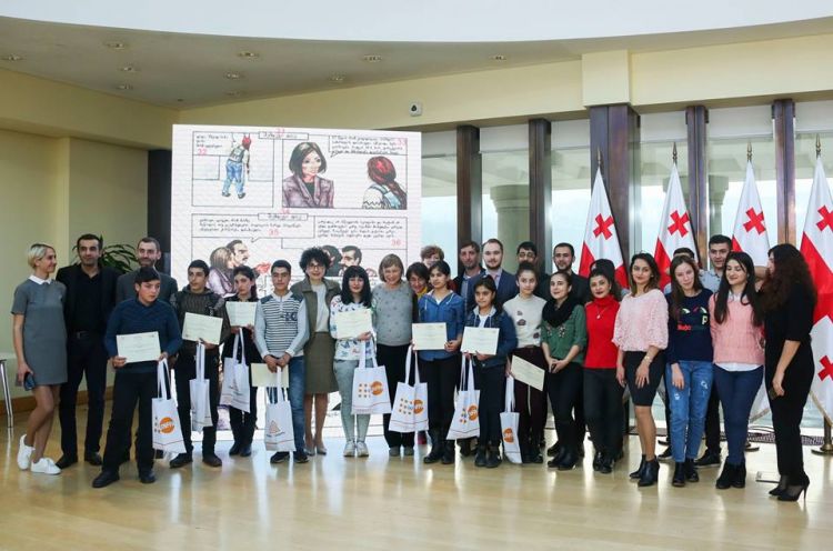 Prezidentin xanımı azərbaycanlı gəncləri mükafatlandırdı 