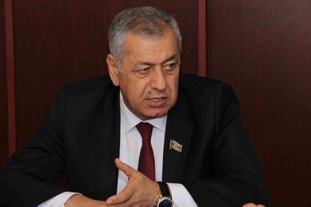 Vahid Əhmədov: “Hansısa oliqarxın rayonlara ”krışa"lıq etməsi düzgün deyil"