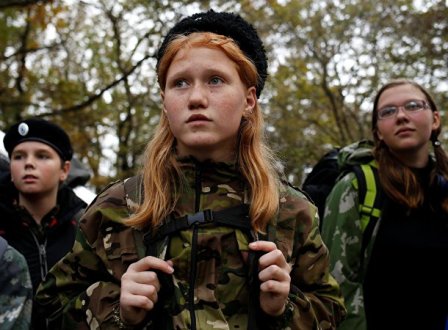 Rusiya uşaqları belə hərbiləşdirir - FOTOLAR