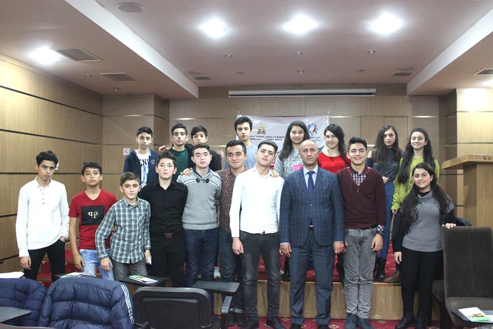 İctimai nəqliyyatda davranış qaydalarına necə əməl edək?