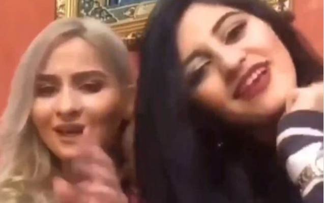 Azərbaycanlı qız erməni ilə duet oxudu – Video