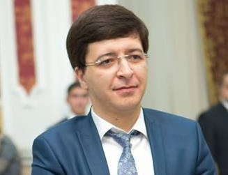 Kişi olun...   