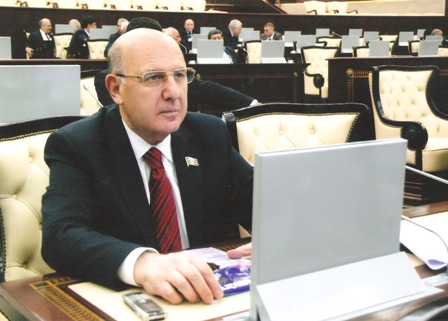 Əhliman Əmiraslanov şikayətləri dinlədi