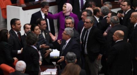 Türkiyə parlamentində erməni deputat dava saldı