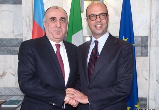 Elmar Məmmədyarov italiyalı həmkarına zəng etdi