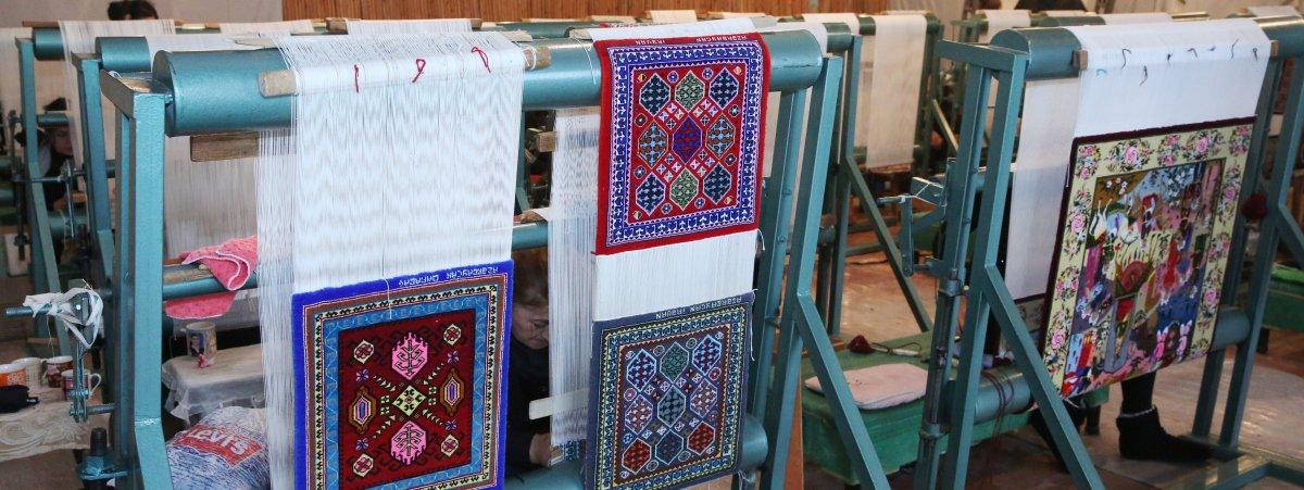 Qadın cəzaçəkmə müəssisəsində xana dəzgahları quraşdırıldı