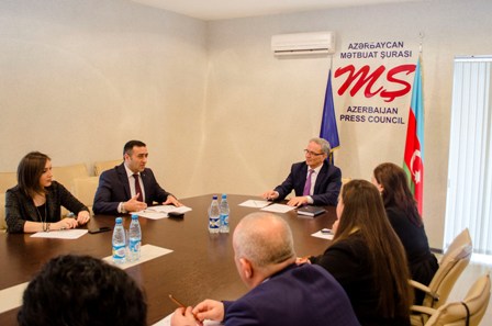 Mətbuat Şurasında mütəxəssislərlə görüş oldu