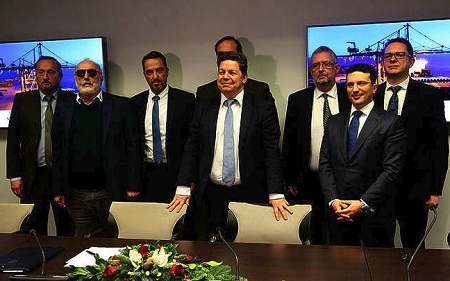Yunanıstan Saloniki limanını satdı