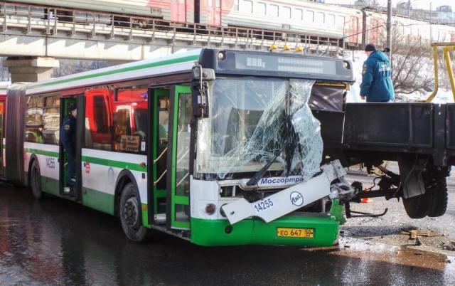 Moskvada avtobus piyadaları vurdu: 5 ölü, 15 yaralı