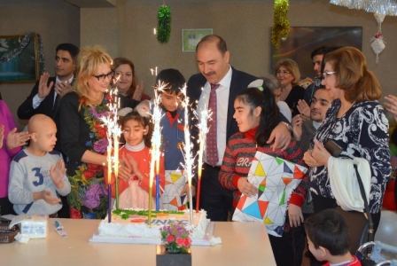 UNEC tələbələri sağlamlıq imkanı məhdud uşaqlarla