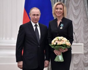 Putin Zaxarovaya yeni diplomatik rütbə verdi