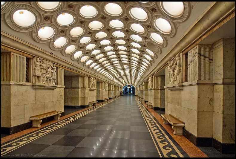 Yeni il gecəsi metro səhərədək fasiləsiz işləyəcək