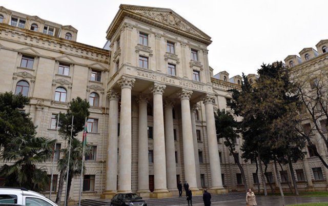 Xarici İşlər Nazirliyinin “qara siyahısı”nda 600-ə yaxın ad var