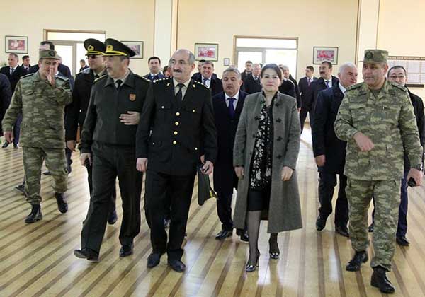 Hərbi hissələrdə &ldquo;A&ccedil;ıq qapı&rdquo; g&uuml;n&uuml; ke&ccedil;irilir 