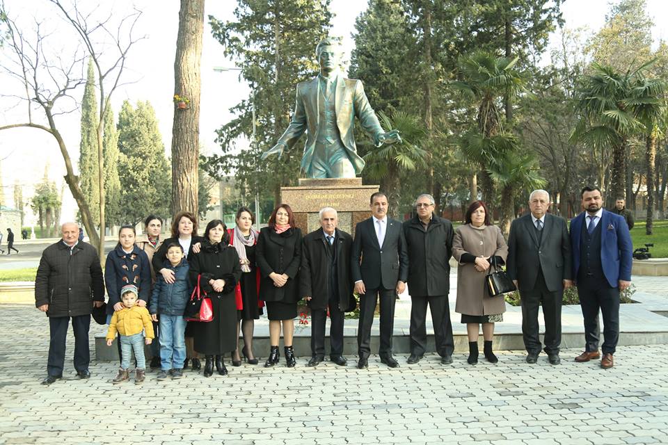 Gəncədə bəstəkar Qəmbər Hüseynlinin abidəsinin açılışı olub