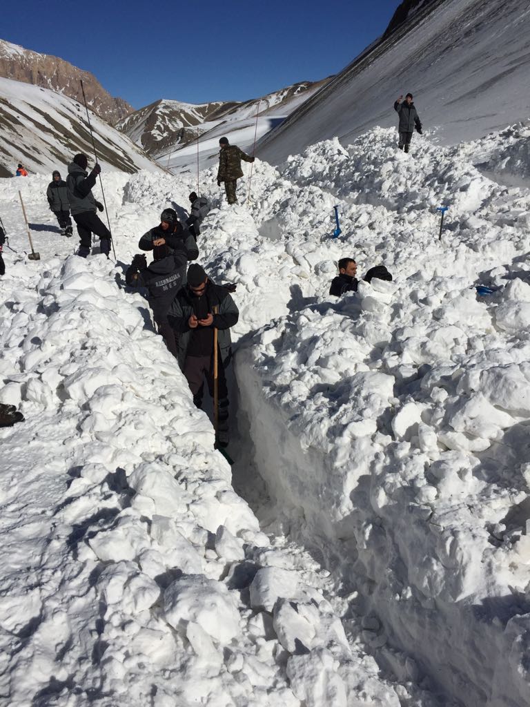 İtkin düşən alpinistlərin axtarışı davam edir