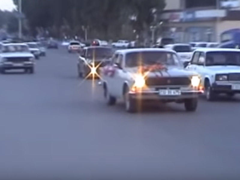 Qeyri-adi toy karvanı - Video