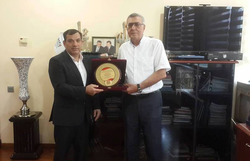 Azad Rəhimov qara kəmər ustasını mükafatlandırdı