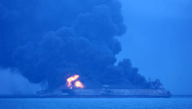 Neft tankeri batdı, 32 dənizçi itkin düşdü