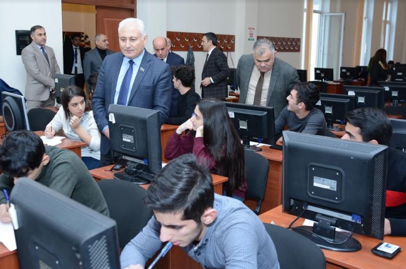 İctimaiyyət nümayəndələri UNEC-də imtahanları izlədilər